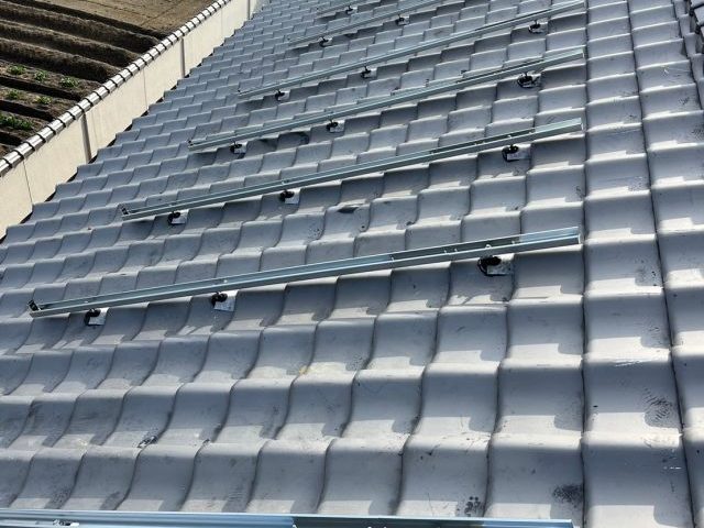 中間町での太陽光パネルを乗せる土台